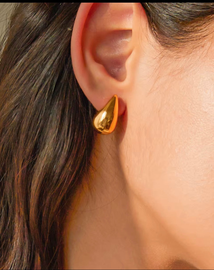 Elegant 18K Gold Plated Stainless Steel Teardrop Earrings – Hypoallergenic & Water Resistant